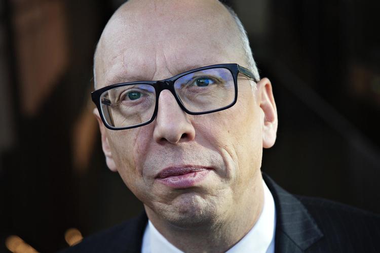 Dansk Folkepartis medieordfører, Alex Ahrendtsen, sender roser til DR. 