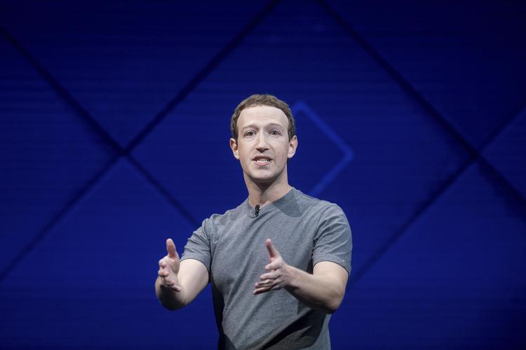 Social.  Mark Zuckerberg taler til Facebooks årlige udviklingskonference  i 2017.  Foto: Noah Berger/AP Noah Berger/AP